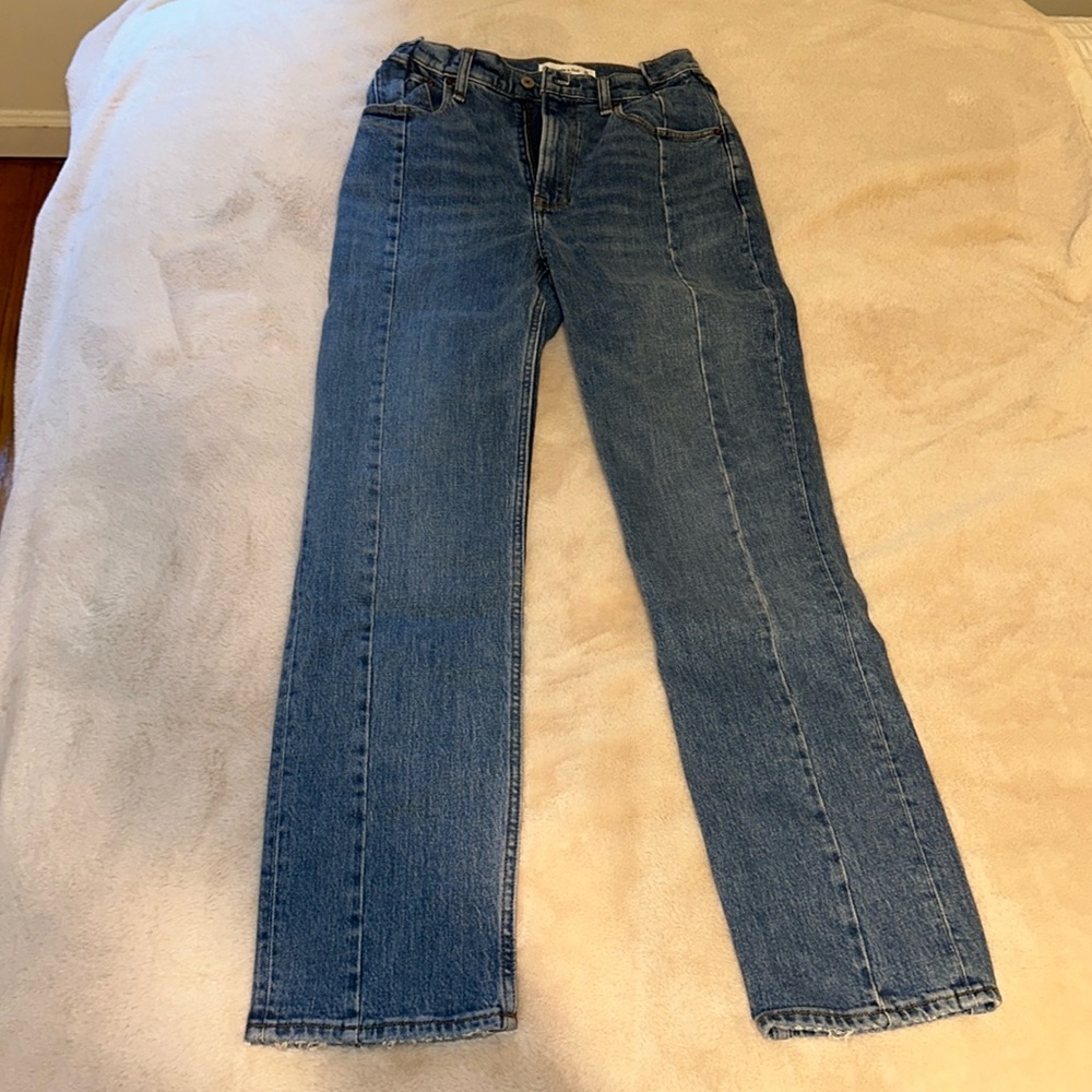 Abercrombie 90’s straight ultra high rise jeans, barely worn, size 26/2R